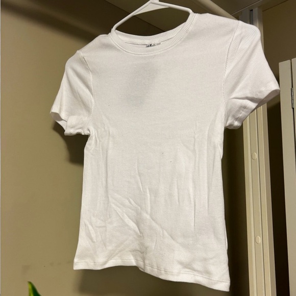 H&M Fitted Tee *NWT - Picture 2 of 3